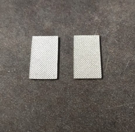 2 Plaques en résine - Peint - 21 x 11 mm