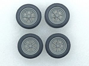 4 roues ø33.50 mm - Résine - 1:18