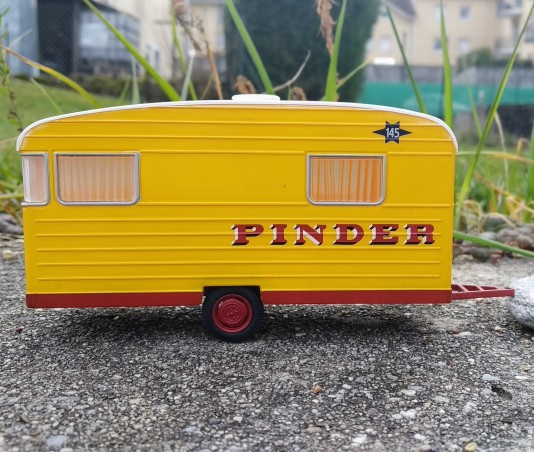 En l'état - Caravane Digue de type Panoramique PINDER - Ech. 1:43