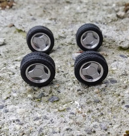 4 roues complètes SAAB 900 - Jantes ø10.20mm + Insert + Pneus - Ech. 1:43