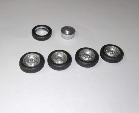 4 roues complètes - Jantes ø9.50 mm + insert + pneus - Ech. 1/43