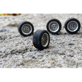 4 roues complètes - Jantes ø9.50 mm + insert + pneus - Ech. 1:43