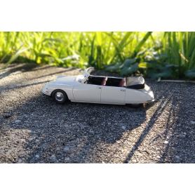 CITROEN - DS reuter 4 p. ivoire - CLASSIQUES - 1:43