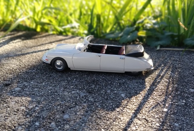 CITROEN - DS reuter 4 p. ivoire - CLASSIQUES - 1:43