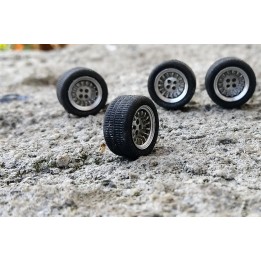 4 roues complètes - Jantes ø9.50 mm + insert + pneus - Ech. 1:43