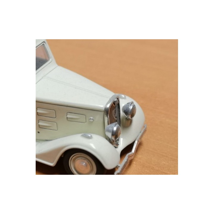 Phares Peugeot Support de X2 en White 1/43