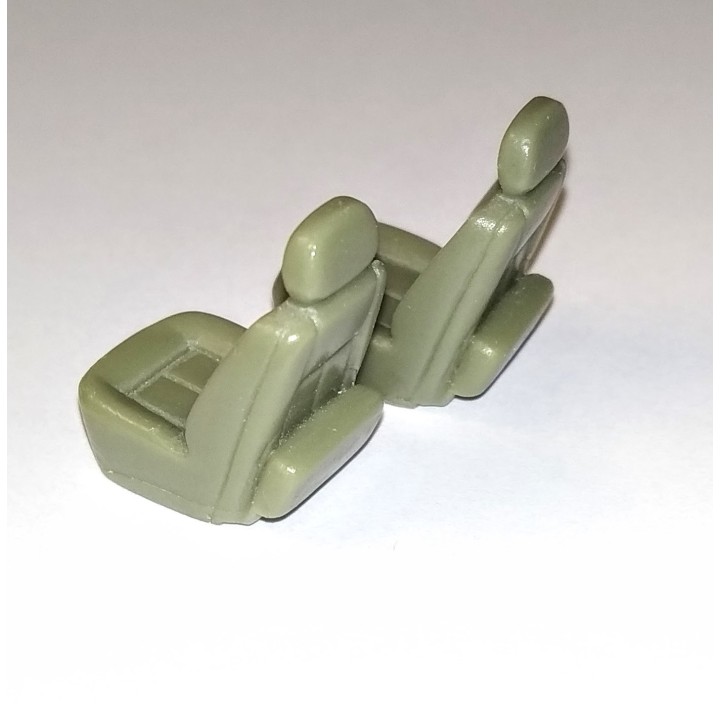 2 Sièges en résine - H. 20 x L 12 mm - Echelle 1:43 | VoituresMiniatures.fr