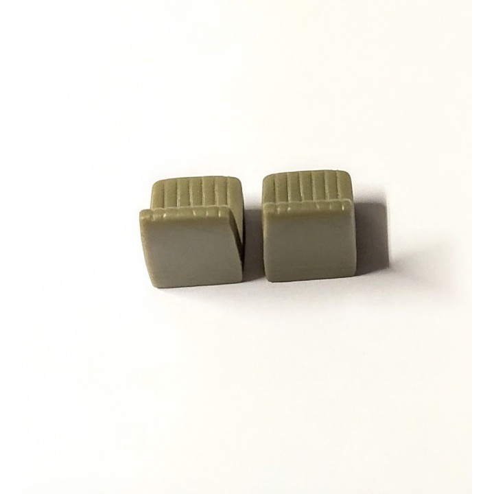 2 Sièges en résine - H. 17.30 x L 11.60 mm - 1:43 | VoituresMiniatures.fr