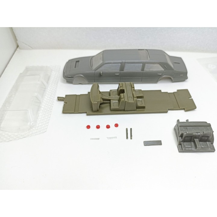 Kit incomplet : Ferrari 400 Limousine - Résine - 1:43