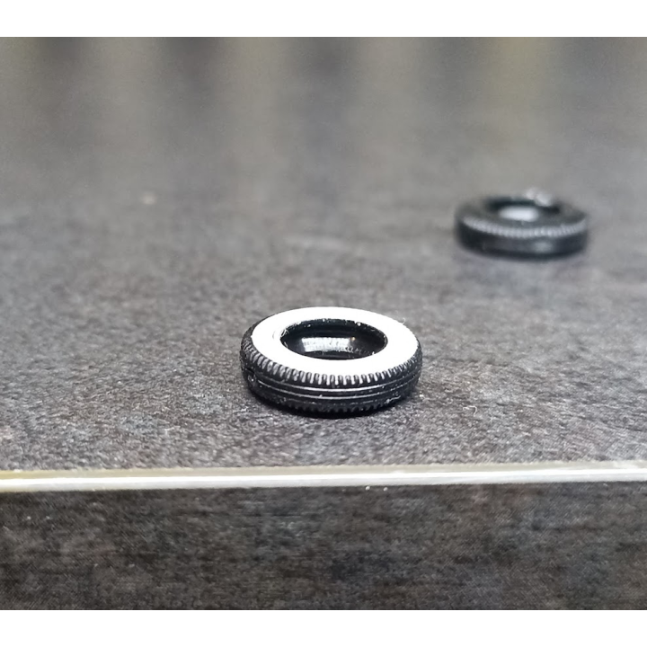 4 pneus ø12mm avec coté blanc - Résine souple - Artisans43