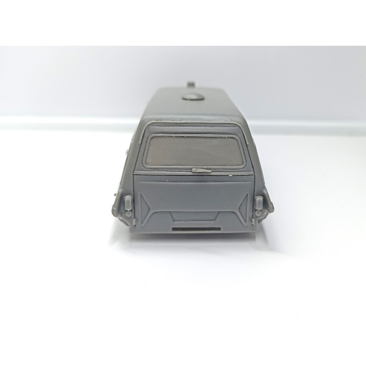Incomplet : Kit OPEL Kapitan "Ambulance" 1965 - Résine - 1:43