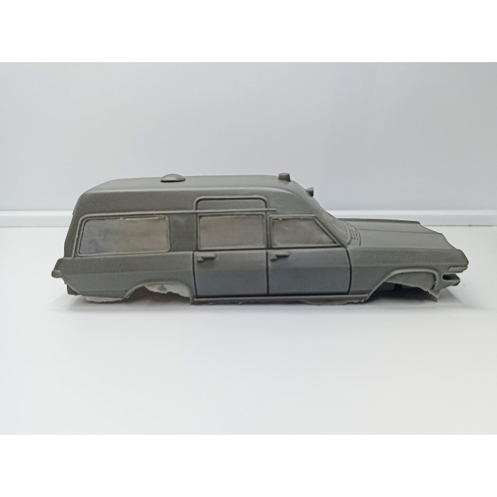 Incomplet : Kit OPEL Kapitan "Ambulance" 1965 - Résine - 1:43