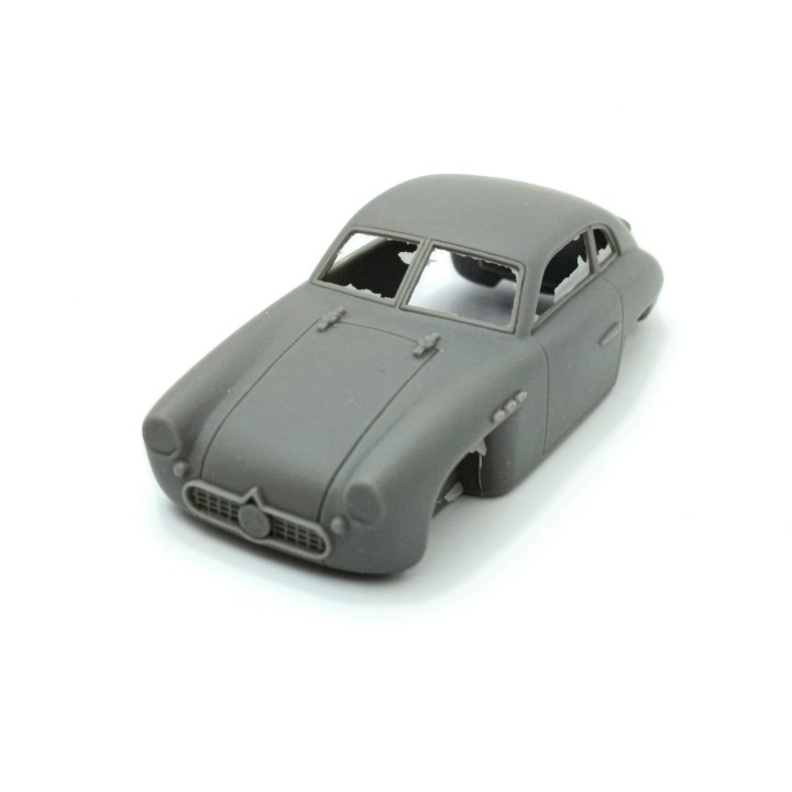 Carrosserie en résine de la Panhard Coach Le Mans 1952 vue de trois quarts avant