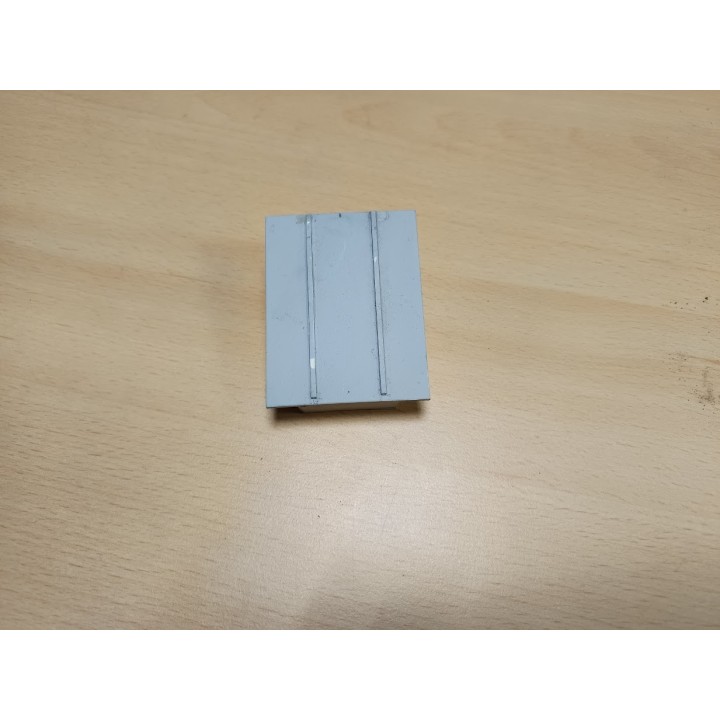 En l'état : Caisse (pompiers??) 6.50 x 5 cm - Résine - 1:43