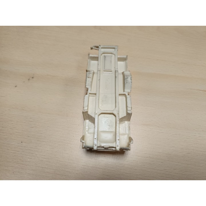 En l'état : CARROSSERIE - Pare-chocs cassé (n°720-01) - Résine - 1:43