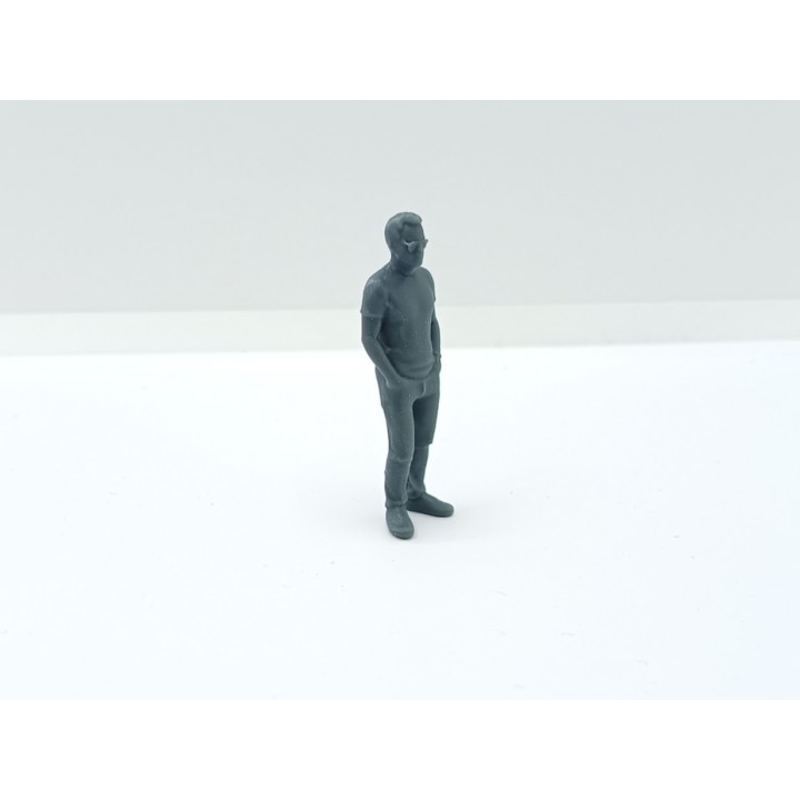 Diorama : Homme debout avec lunettes H.42.70mm - 3D CREATIVE - 1:43