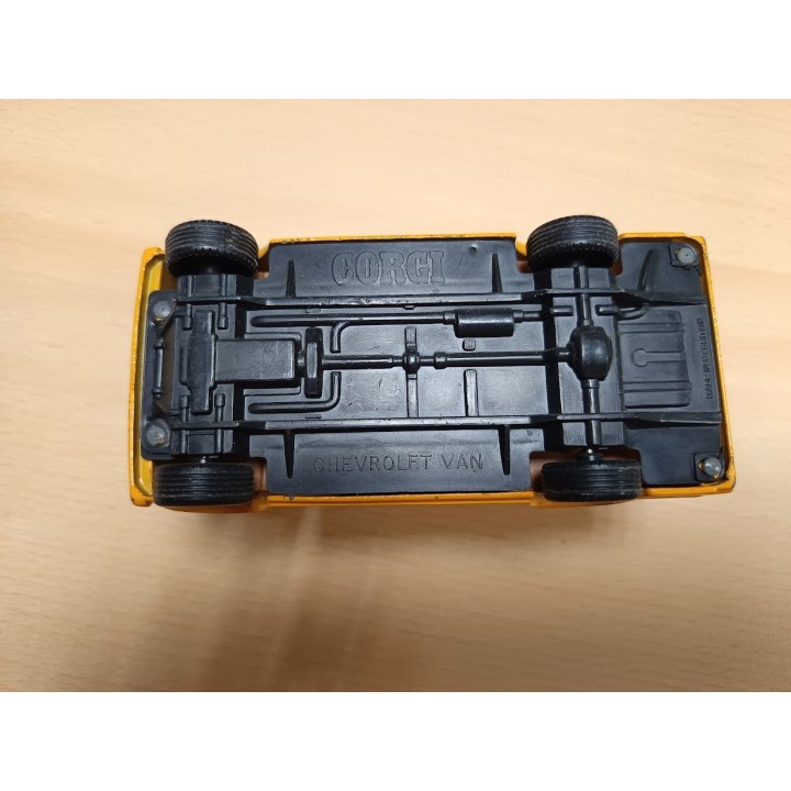 En l'état : CHEVROLET VAN Cirque Pinder - CORGI - 1:43