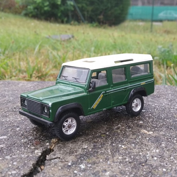 Occasion - Land Rover Defender - 1/43 - Solido