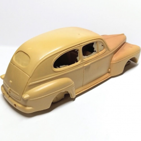 En l'état - Kit Ford Sedan Tudor 1946 - 1:43 - Provence Moulage