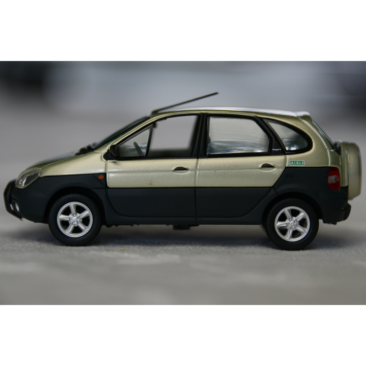 Marketplace : RENAULT Scénic 4X4 "Aigle" - UNIVERSAL HOBBIES - 1:43