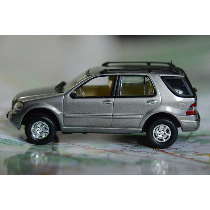 Marketplace : MERCEDES-BENZ ML 500 - IXO - 1:43