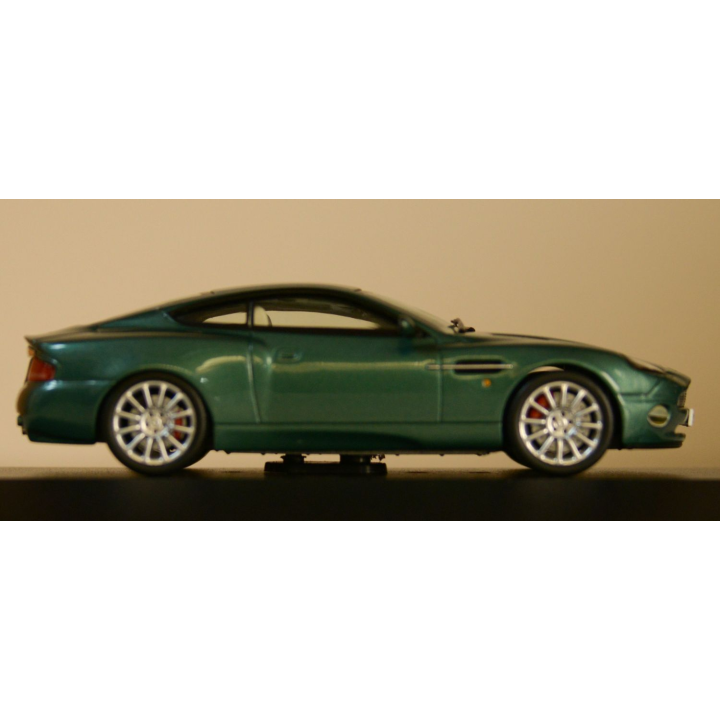 Martketplace : ASTON-MARTIN V12 Vanquish - IXO - 1:43