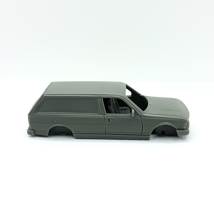Peugeot 305 Break tôlée 1:43 en kit vue de profil