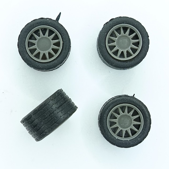 4 roues 12 rayons ø12.30 mm - Résine - 1:43