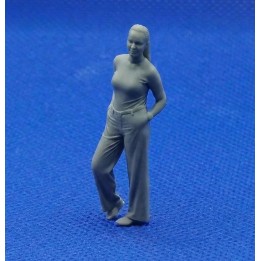 Diorama : Femme fait la pose (Clara) - 3D Creative - 1:43