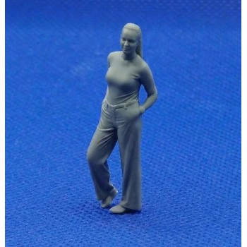 Diorama : Femme fait la pose (Clara) - 3D Creative - 1:43