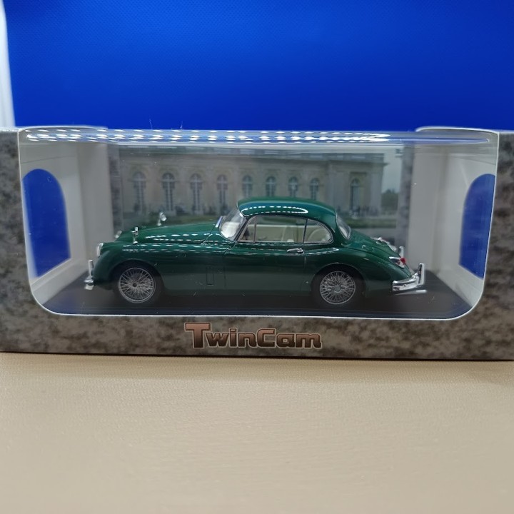 JAGUAR XK 150 1958 vue avec boite de coté