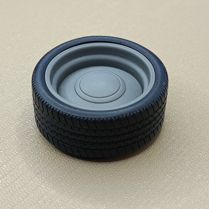 4 roues ø36 mm - Résine et pneus souples - 1:18