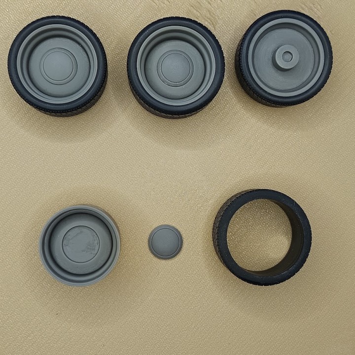 4 roues ø36 mm - Résine et pneus souples - 1:18