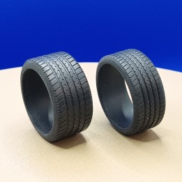 4 pneus souples - Taille AV/AR - Résine souple - 1:18