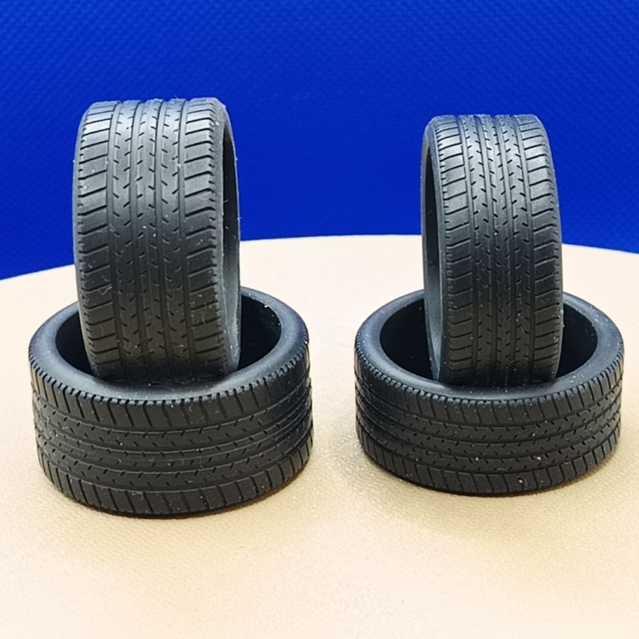 4 pneus souples - Taille AV/AR - Résine souple - 1:18