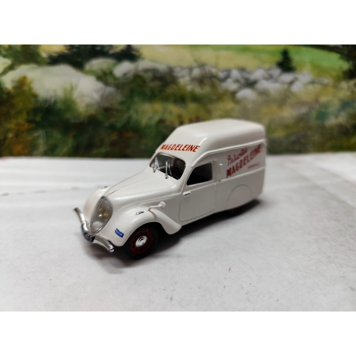 Transkit PEUGEOT 202 MAGDELEINE CARROSSERIE GRUAU ECH 1/43
