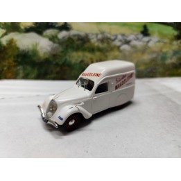 PEUGEOT 202 MAGDELEINE CARROSSERIE GRUAU ECH 1/43 montée