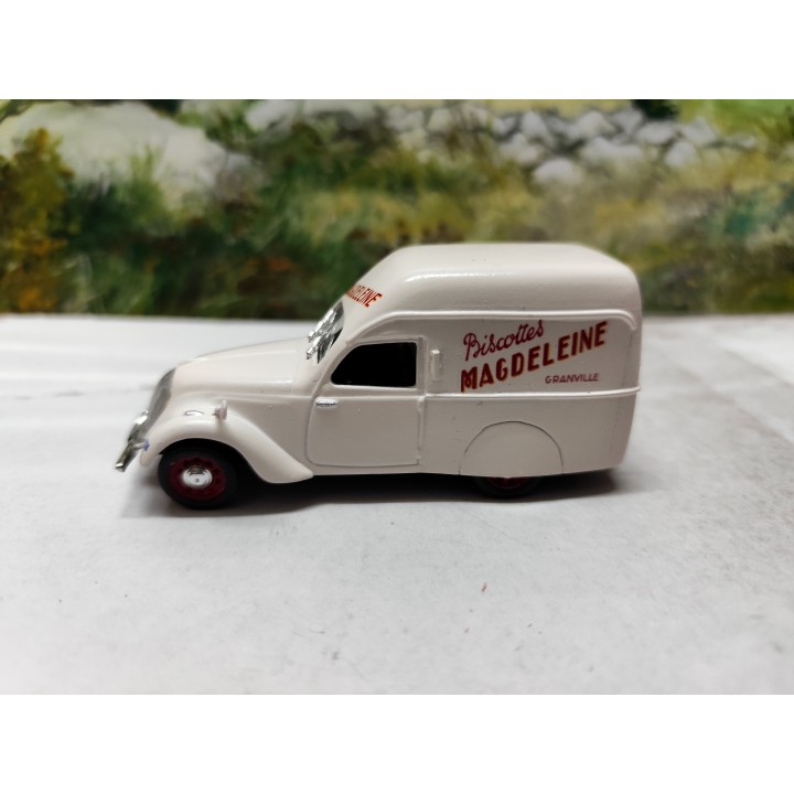 PEUGEOT 202 MAGDELEINE CARROSSERIE GRUAU ECH 1/43 montée