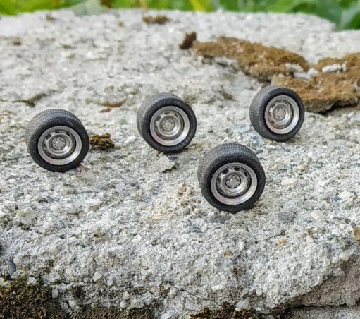 4 roues complètes  - Ø13.40 mm - Ech. 1:43 - Alu et résine