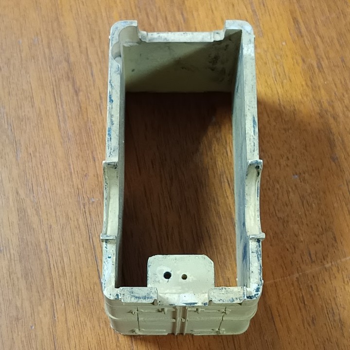 Caisse (801-10) - Résine - 1:43