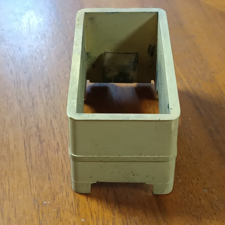 Caisse (801-10) - Résine - 1:43