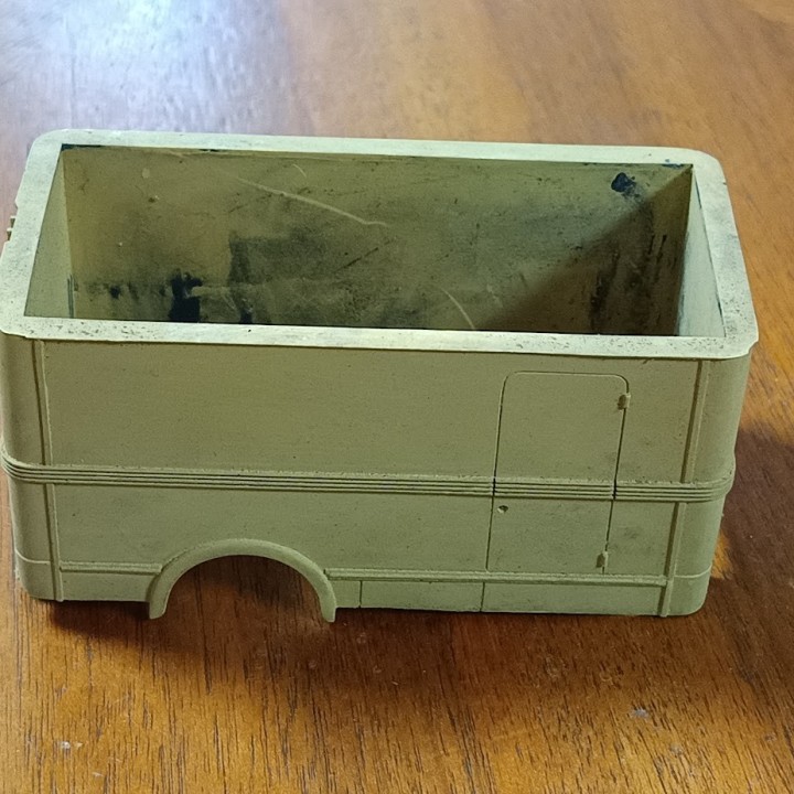 Caisse (801-10) - Résine - 1:43