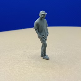 Diorama : Ado en casquette + lunettes - 3D CREATIVE - 1:43
