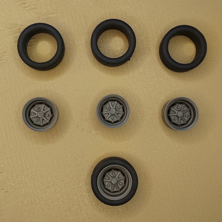 4 roues ø 29 x 12.30 mm - Résine - Pneus souples - 1:18