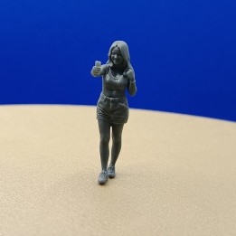 Jeune femme prenant un selfie 1/43 - Diorama 3D Creative
