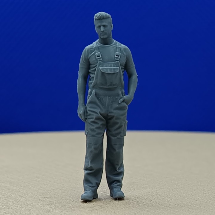 Personnage miniature en salopette pour diorama 1:43
