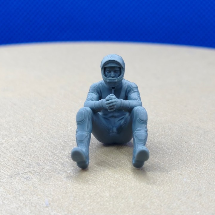 Diorama : Pilote Moto assis - 3D Creative - 1:43
