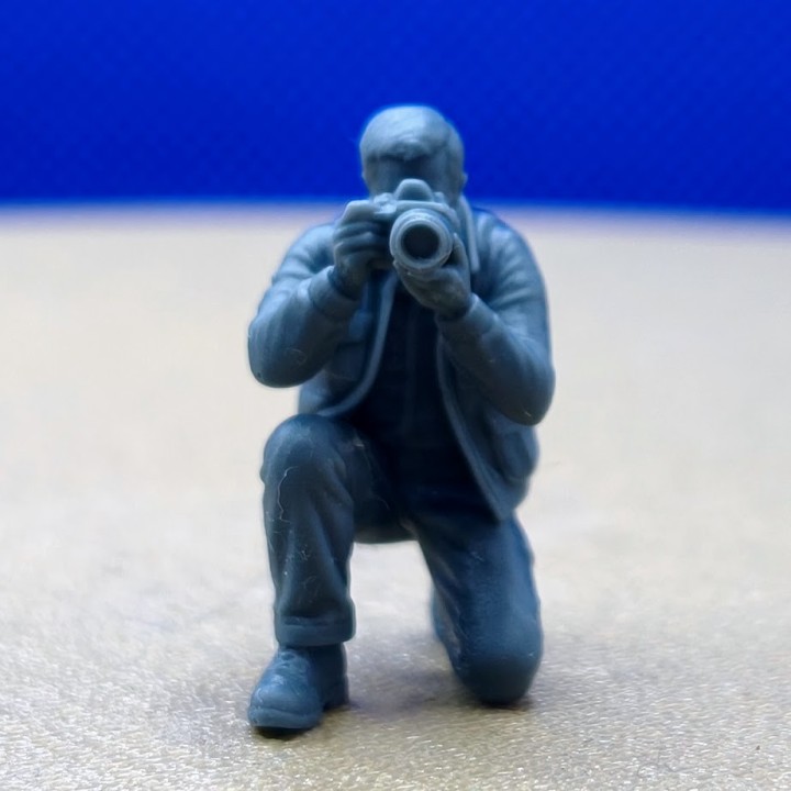 Photographe à genou 1:43 - Figurine 3D Creative