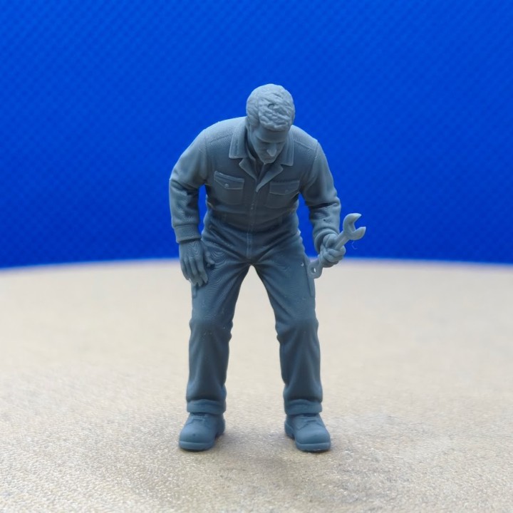 Mecano en avant avec sa clé 1:43 - 3D Creative