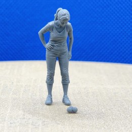Femme qui regarde qui mène pétanque 1:43 - 3D Creative